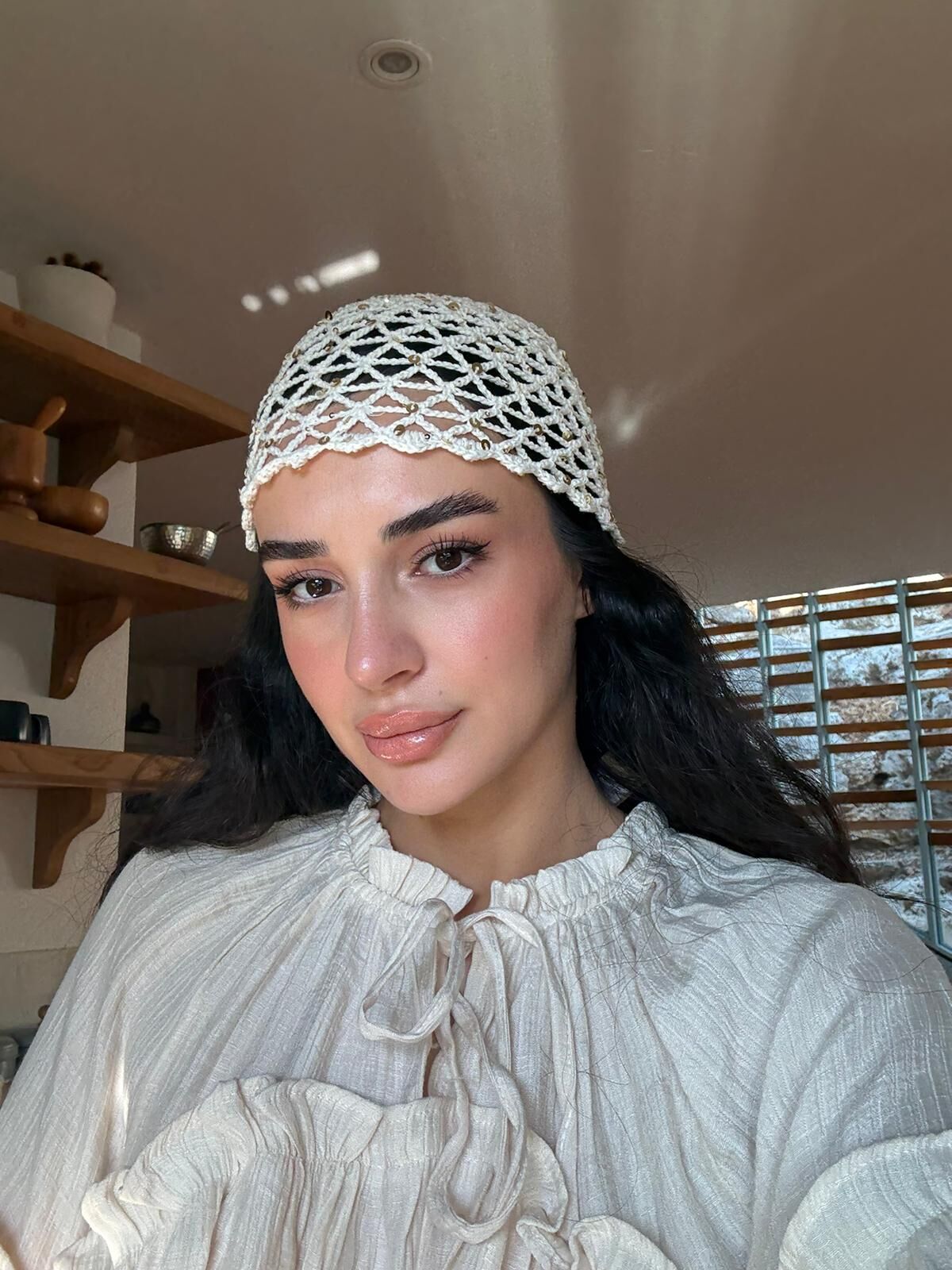 Pullu el örme kafa aksesuarı bej