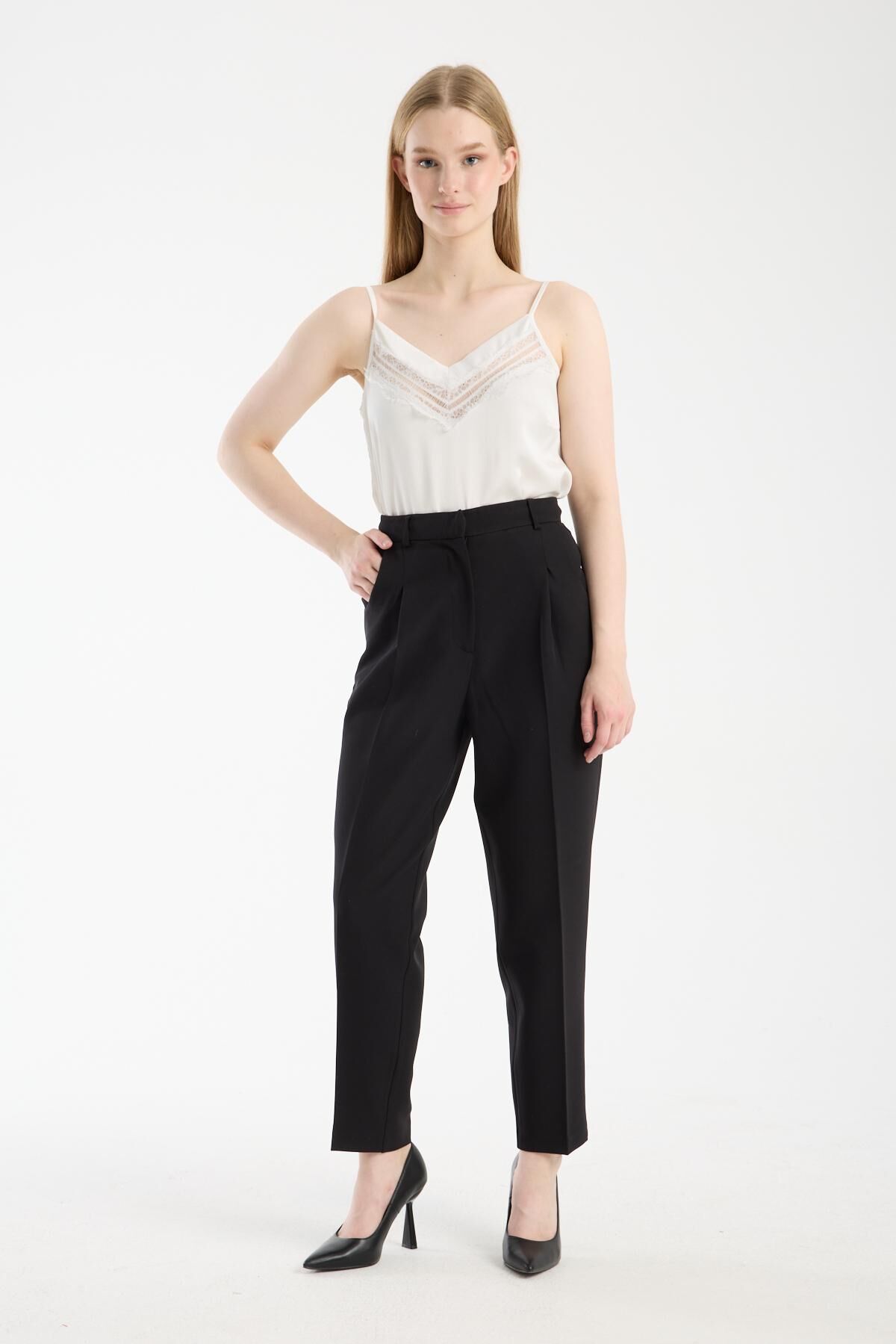 Havuç kesim pileli pantolon Siyah - 42
