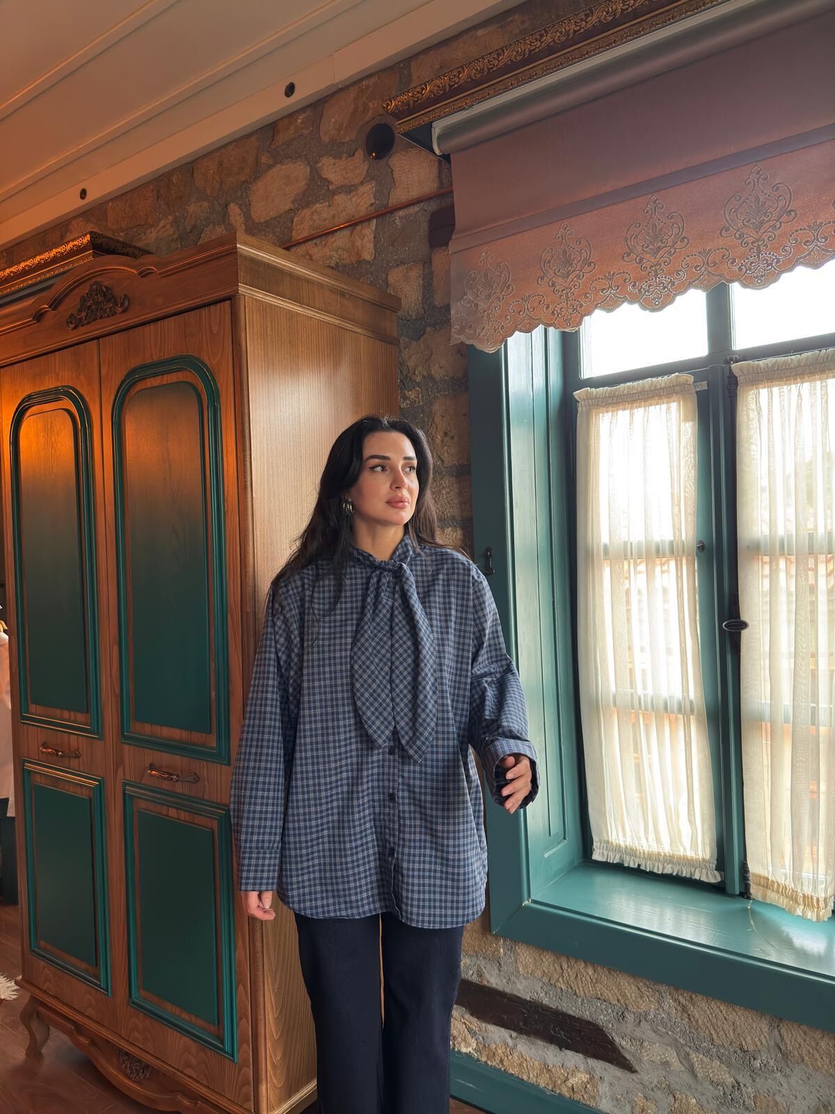 Boyundan fularlı ekose gömlek mavi lacivert - L